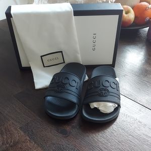 Gucci rubber slides🖤